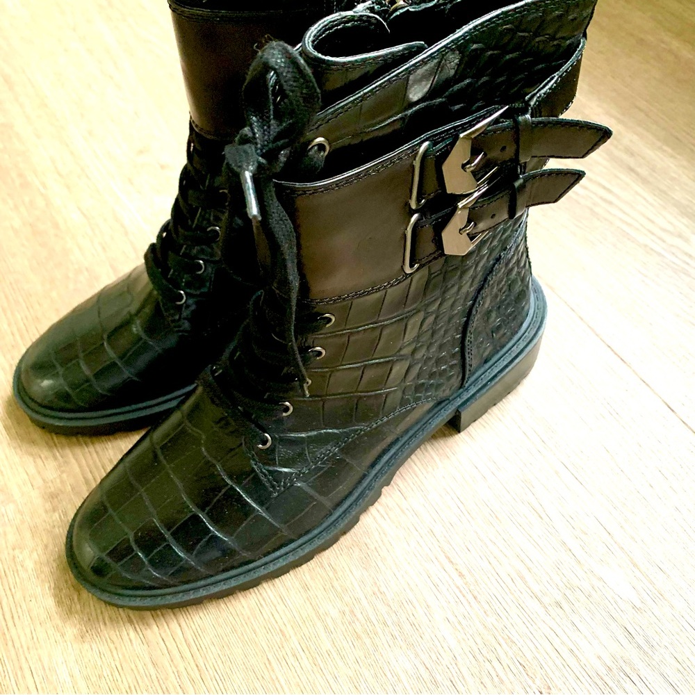 NWOT Vince Camuto Fawdry Croc Boots